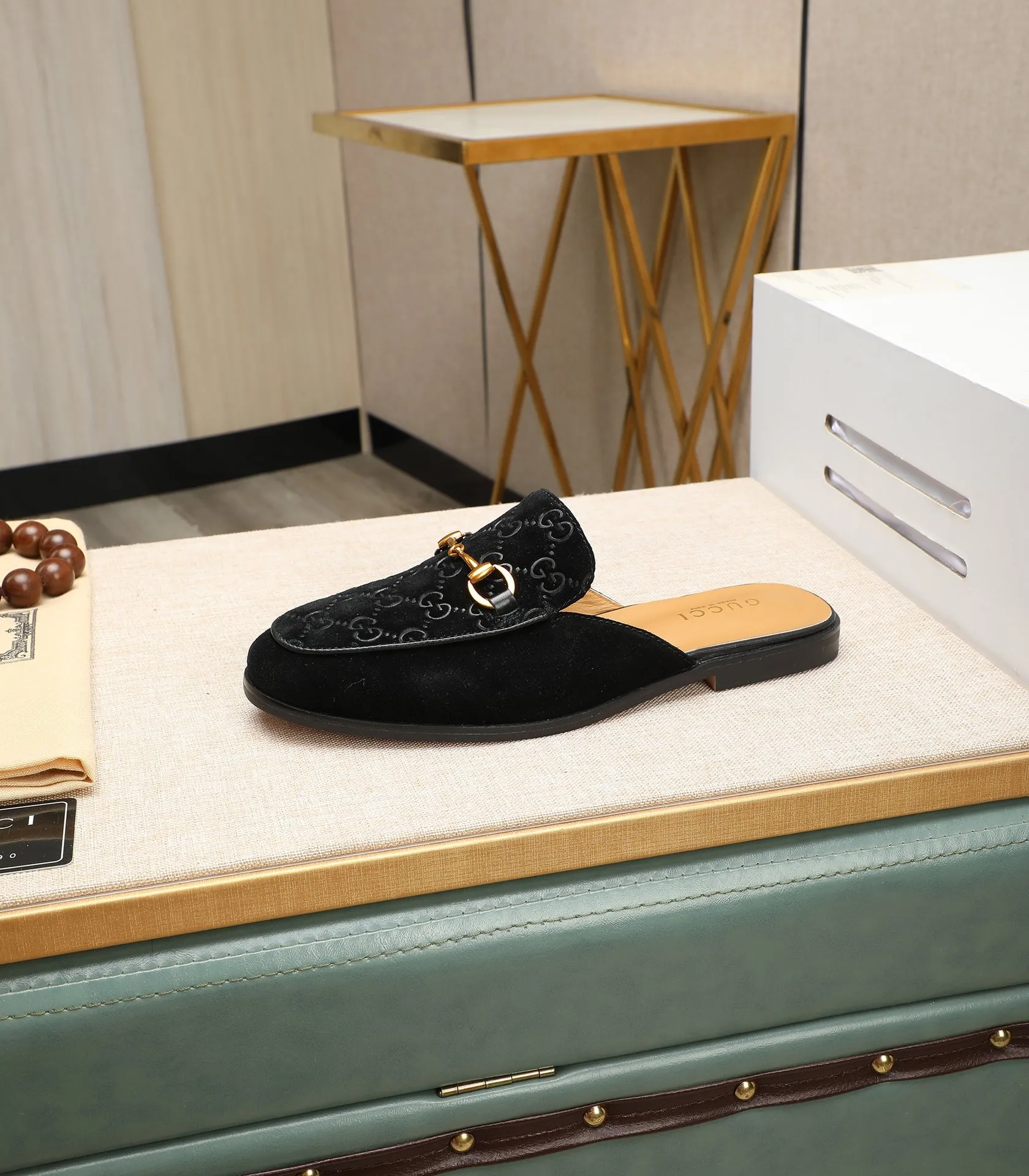 Men's clothing and shoes 💰380 (Gucci) The latest 🎁🎁 casual and fashionable men's shoes 👟 from the official website, hot style 💥 style is simple and elegant, exclusive for trendy men. Unique official website latest brand double G elements 👑 original Gucci decoration, fashionable and generous, original material original calfskin, ✅ fully imported first-layer pigskin lining, official website designated wear-resistant, lightweight original rubber casual outsole, counter classic model taken in kind, 38-44 black and white optional